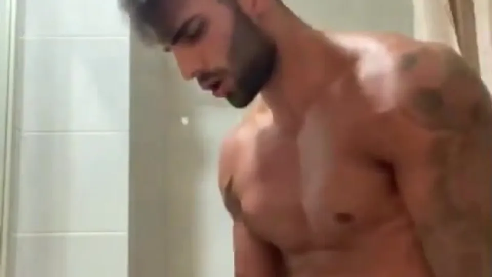Hung stud shooting his cum - ThisVid.com