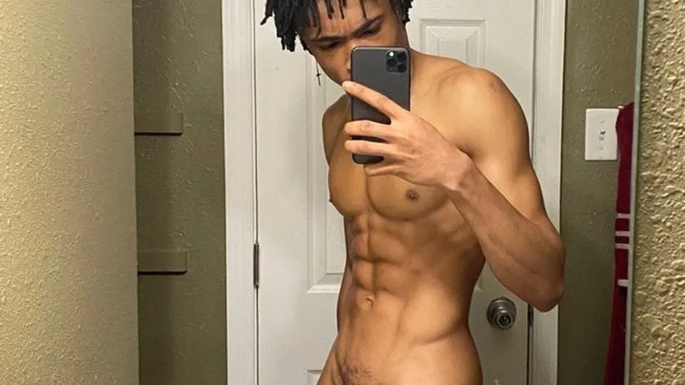 *HUNG* teen takes a piss - ThisVid.com