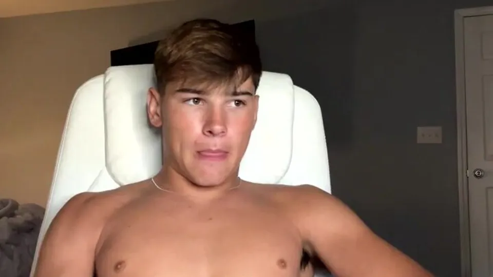 Hung twink shows his hairy hole and cums live - ThisVid.com