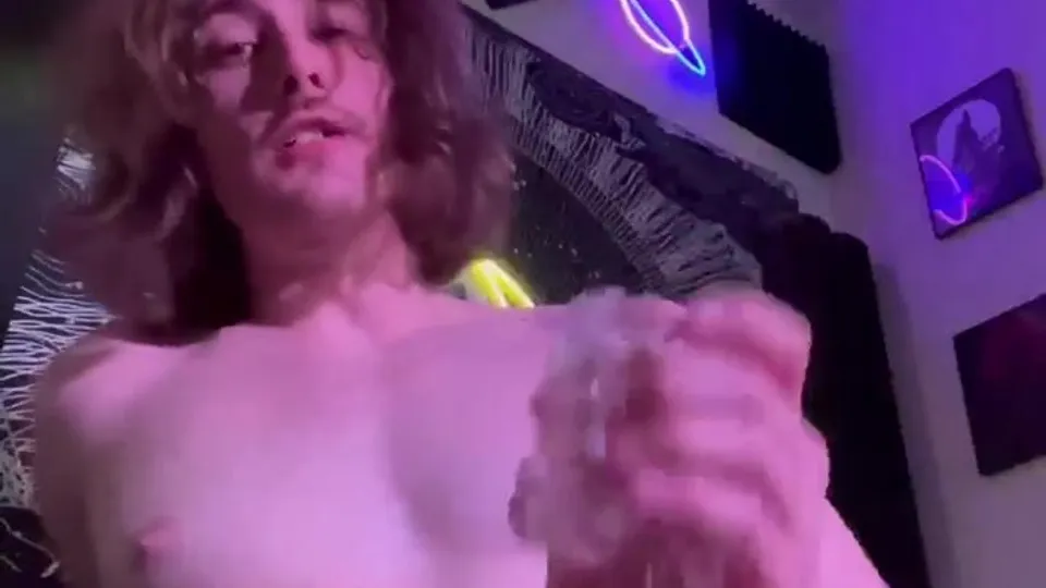 Hung Verbal Guy Jerks off and Cums - ThisVid.com