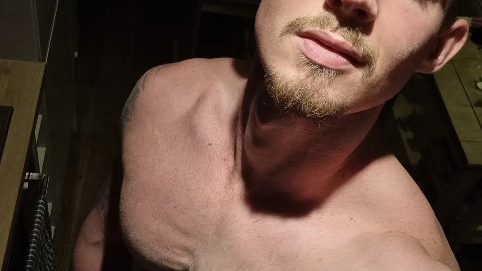 Hung White alpha *WORSHIPPED* - ThisVid.com