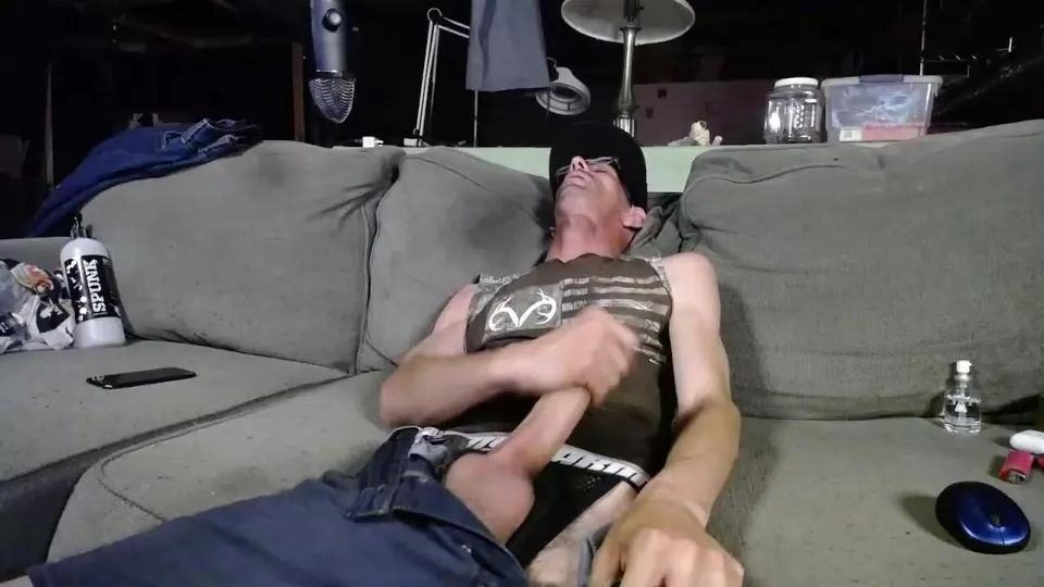 Hung White Dude Quickie - ThisVid.com