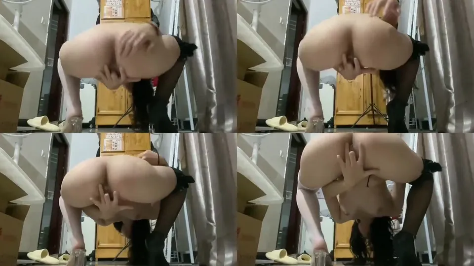 Hungry slut snaps pussy and slaps 