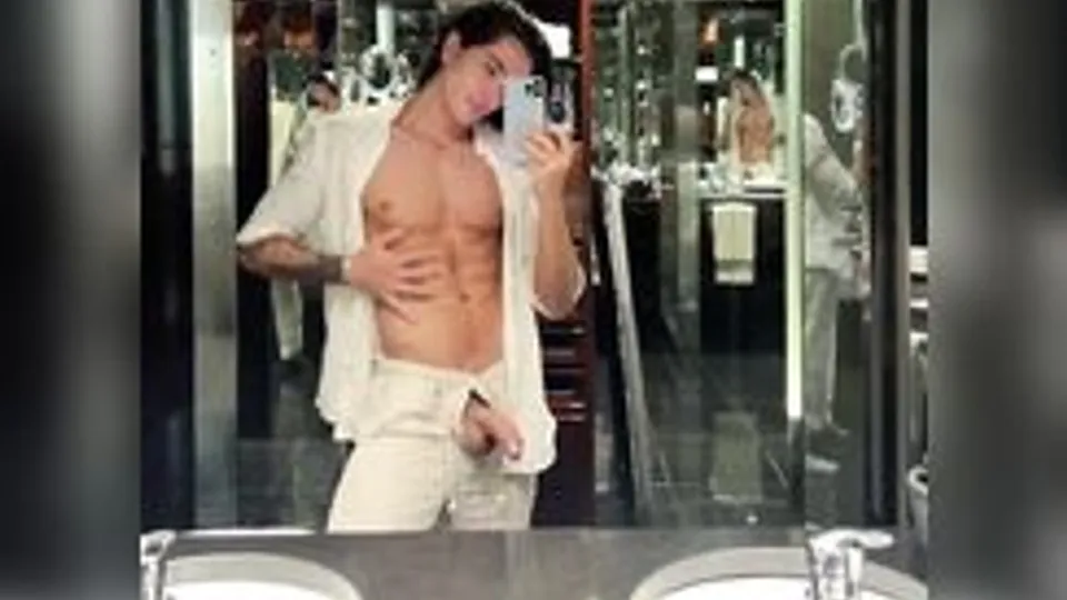 Hunk latino Muscle jerk off in bathroom cam porn