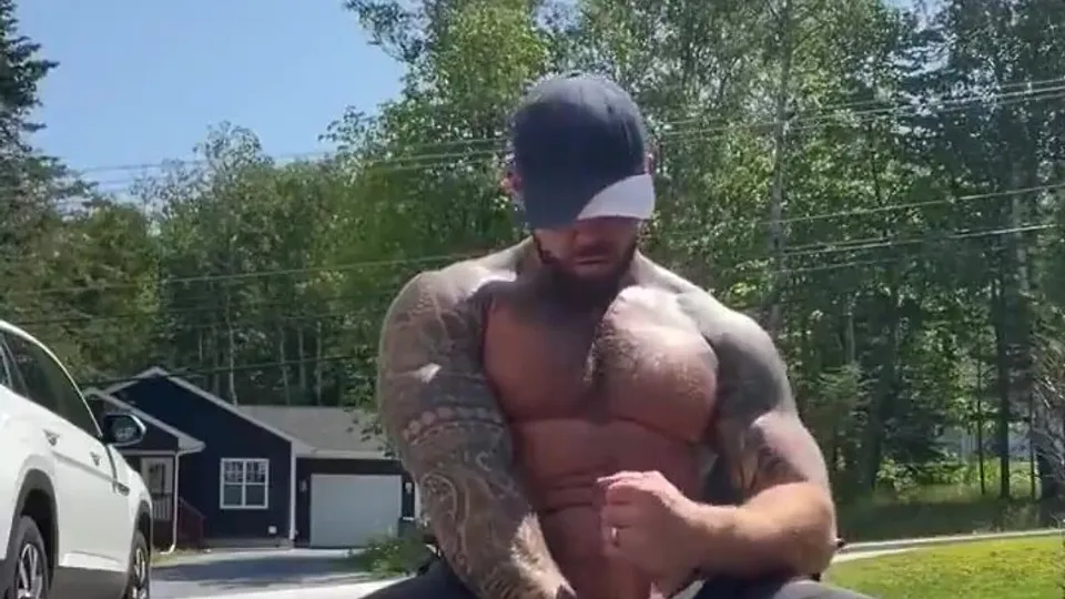 Hunk Piss - video 2 - ThisVid.com