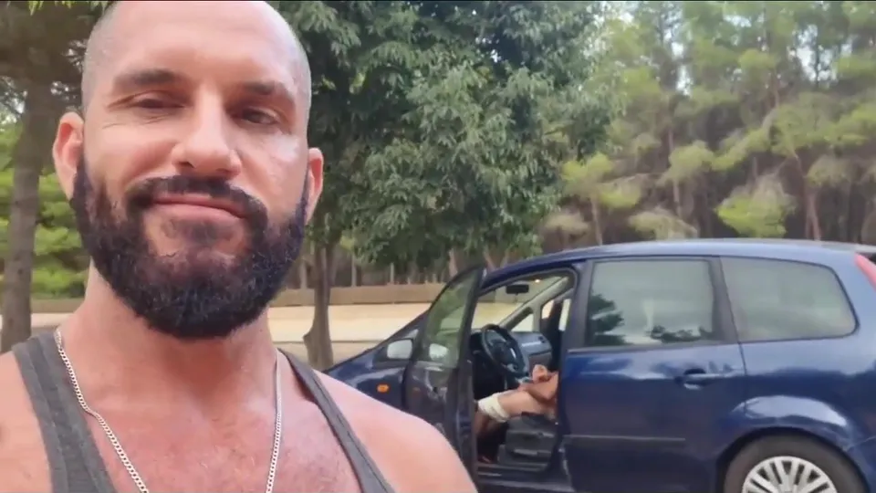 Hunky Bear Cruising - ThisVid.com