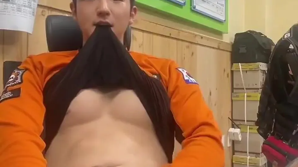 Hunky korean baited