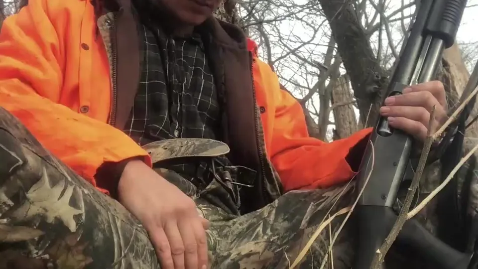 Hunting bro cums on gun and licks it off like any good conservative would - ThisVid.com em inglês