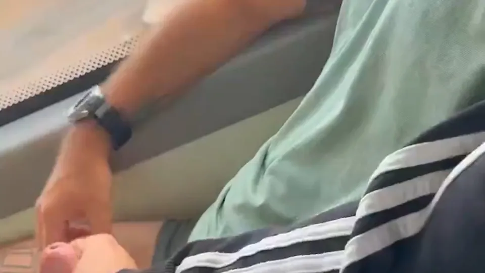 I jerk his cock off on the bus. - ThisVid.com 中文