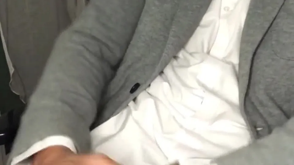 I like this kind of clothes, it’s my dream to have a beautiful jacket.mp4