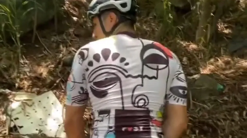 I pay a cyclist to fuck him - ThisVid.com 中文