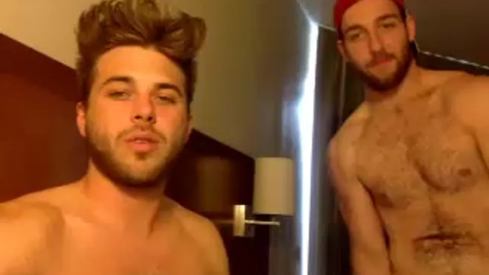 Iconic Cam Star Goes Gay (4) - ThisVid.com