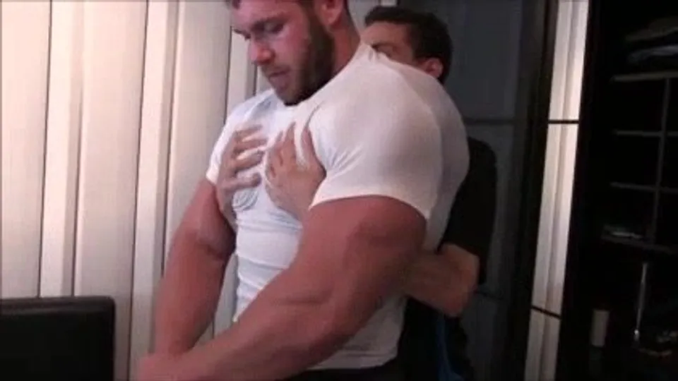 Impressive size difference - ThisVid.com
