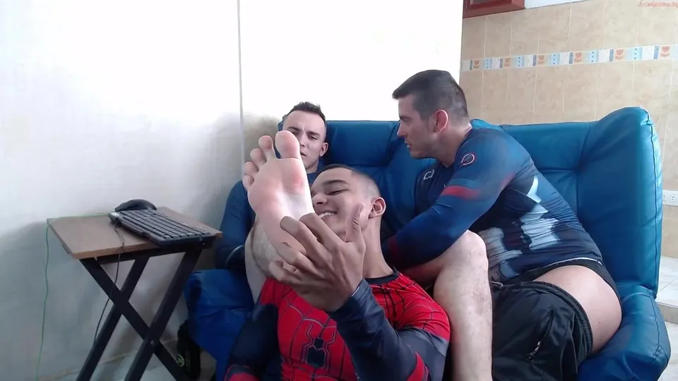 Incognitos 2 friends cam, teasing feet and hot body