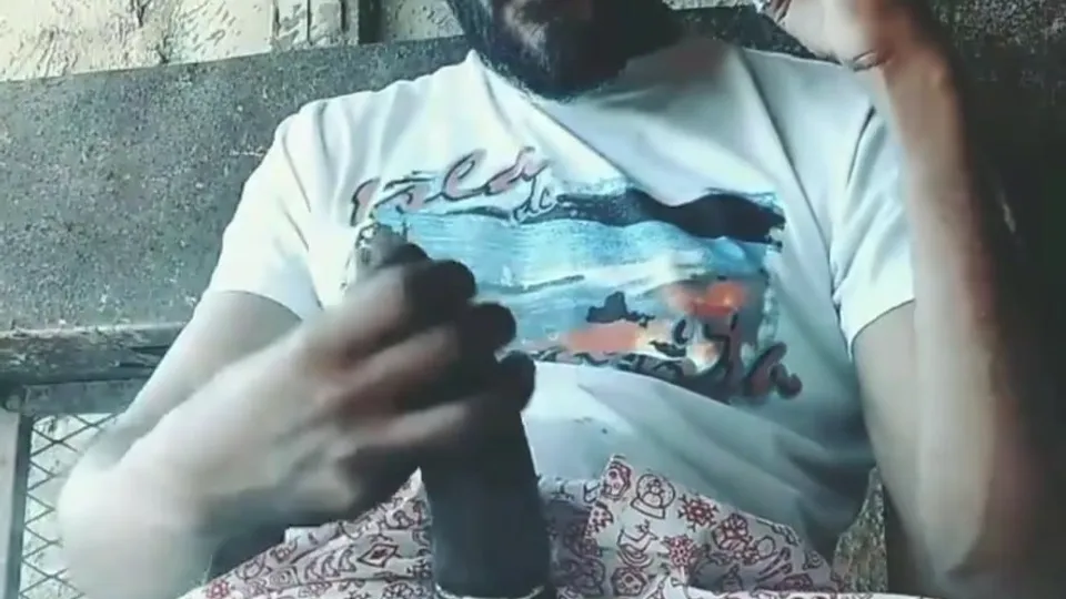 Hintli Adam Tembellikten Sonra İtirir