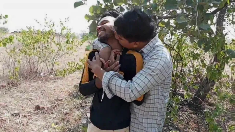 INDIAN THREESOME GAY - A UNIQUE STORY OF A BOY AND AN UNKNOWN MAN WHO TOOK HIS BIKE TO GO TO COLLEGE - CAR SEX - HINDI VOICE