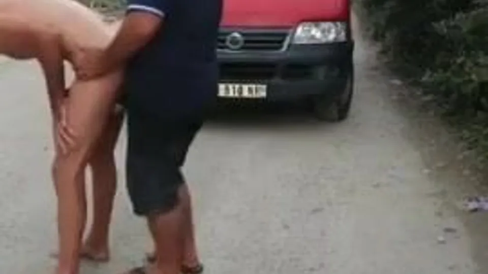 INEXPERIENCED NUDE SLUT OFFERS HIMSELF TO STRANGERS ON THE STREET