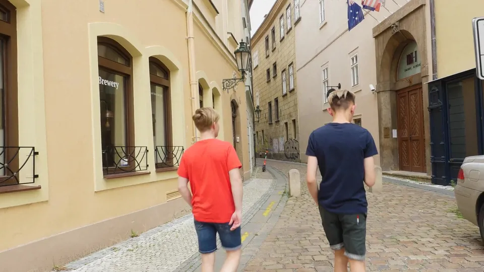 Andy Ford & Andrea High: Bareback Twink Fun