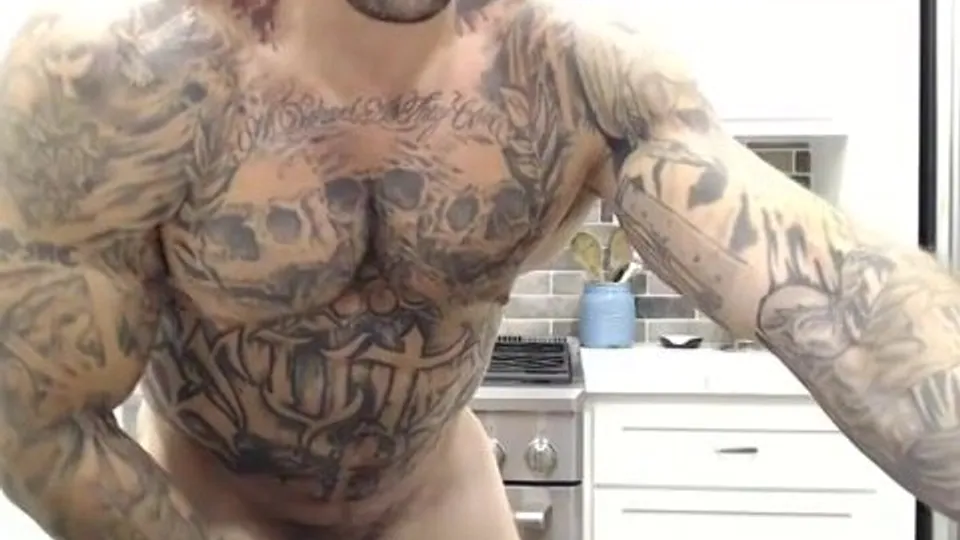 Inked Muscle Dude Jerking on Cam - ThisVid.com