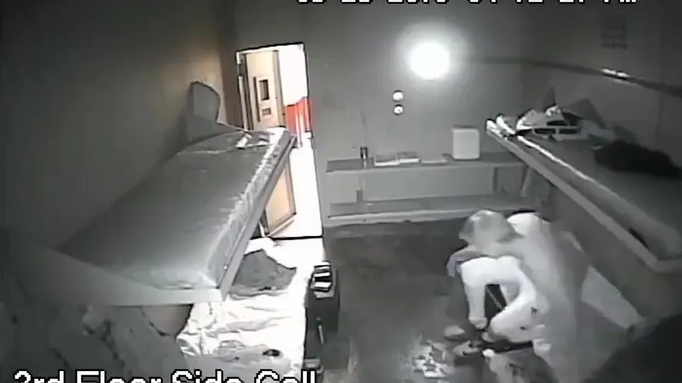 Inmate Caught Jacking Off - video 2 - ThisVid.com