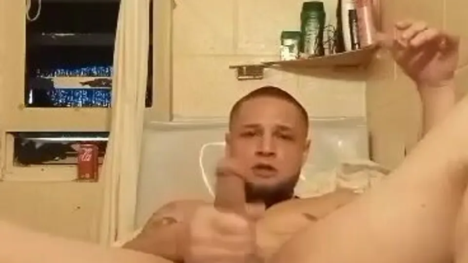 Inmate Jacking in Cell - ThisVid.com