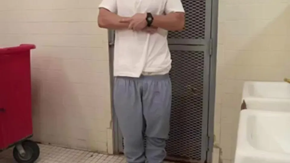 Inmate jerks off & cums - ThisVid.com