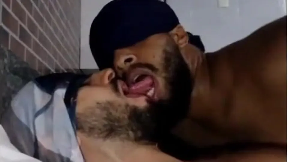 Intense tongue sucking and spitting - ThisVid.com