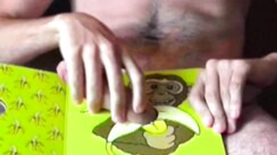 interesting way to read a novelty book
