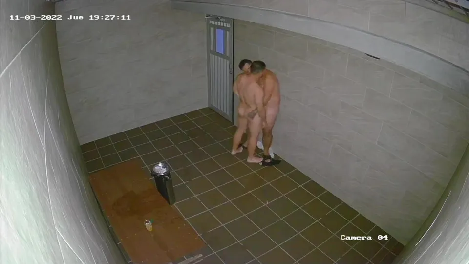 IP cam catches bath house fun - ThisVid.com