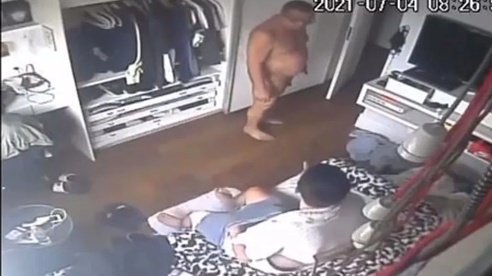 Ipcam - dad naked in front of son - ThisVid.com