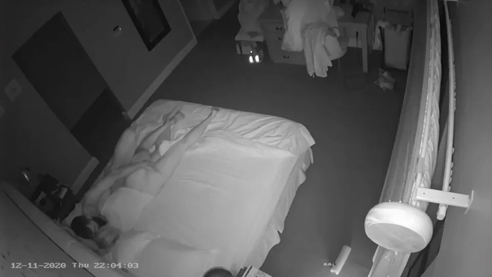 Ipcam hot couple in bedroom - ThisVid.com