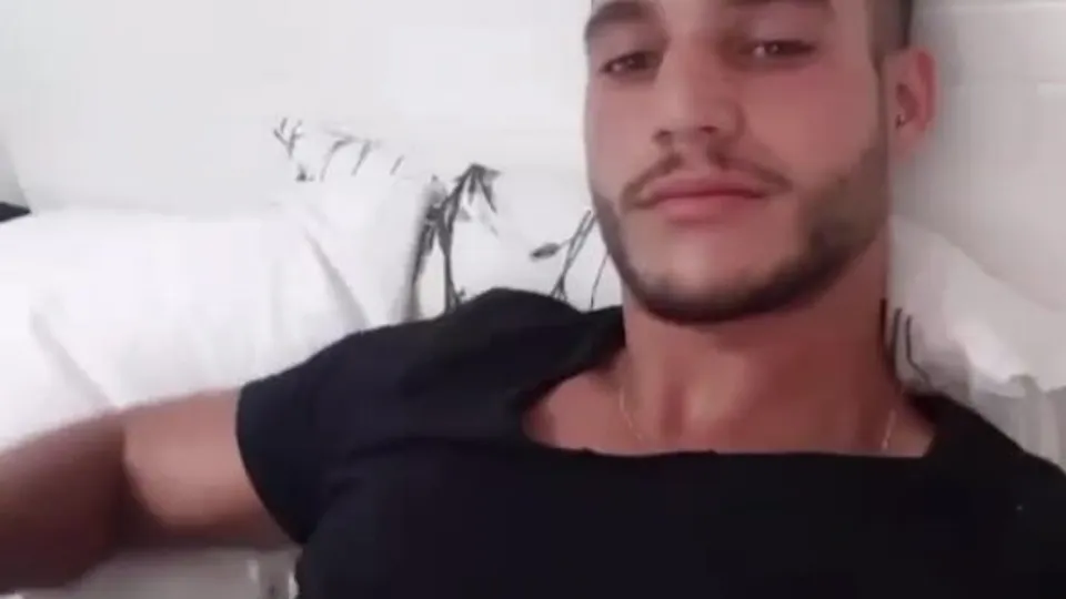 Israeli guy baited and jerking off - ThisVid.com