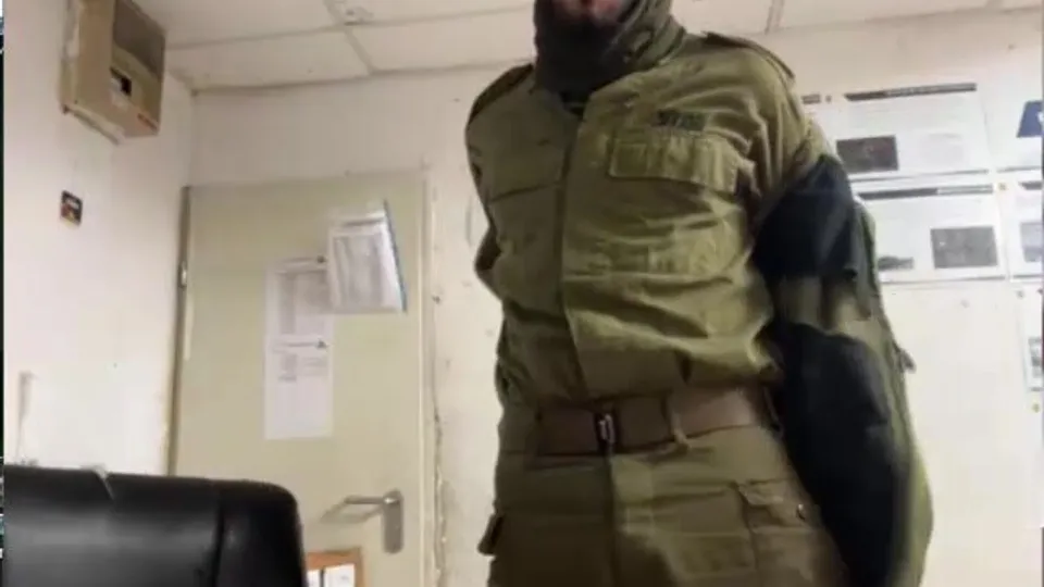 ISRAELI SOLDIER 3 זין של חייל ישראלי - ThisVid.com