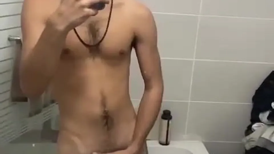 Isreli verbal guy jerks off - ThisVid.com