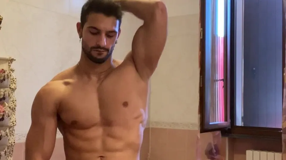 Italian cums and licks - ThisVid.com