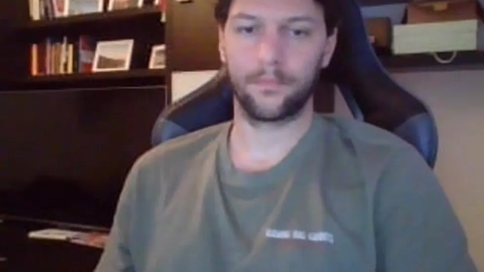Italian gamer cum in cam - ThisVid.com