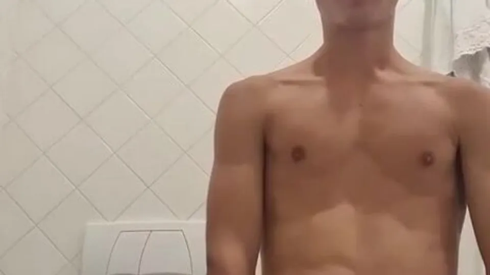 Italian twink cums right away