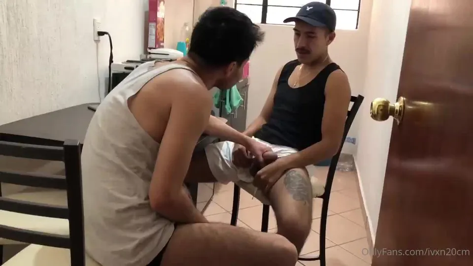 IvanXXL 20CM Dick Sexy Latin Big Cock Twinks Cum Eating Facial And Big Dick Breeding (14).mp4