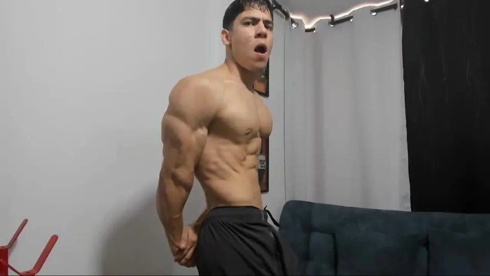 Jack flexing - video 2 - ThisVid.com