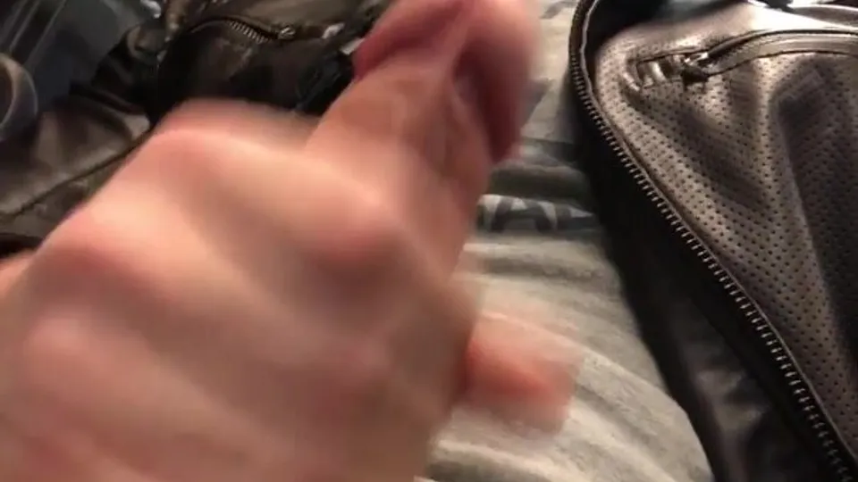 Jacking it on the subway - ThisVid.com
