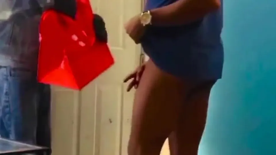 Jacking off for the delivery guy - ThisVid.com