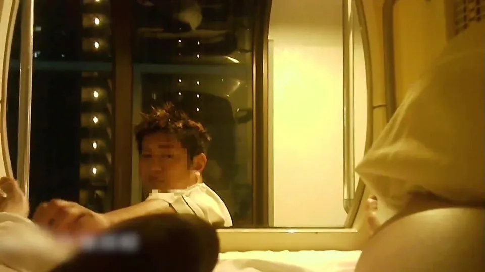 Japanese capsule hotel - ThisVid.com