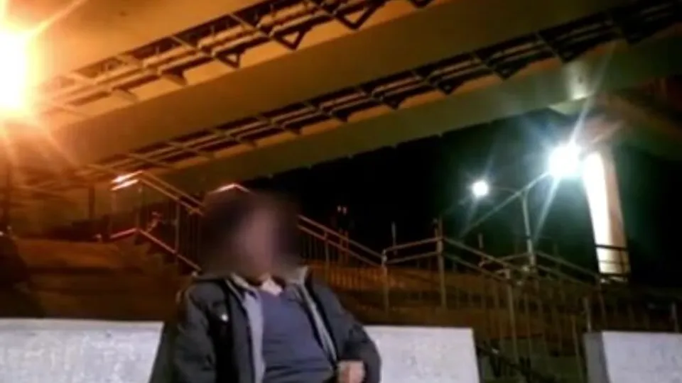 Japanese guy risky wanking in the public space - JW4