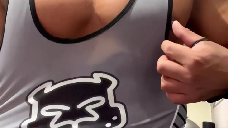 Japanese muscle jerk off and cum in singlet - ThisVid.com