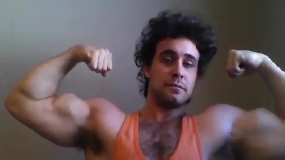 Jason Rhodes flexing biceps - ThisVid.com in italiano