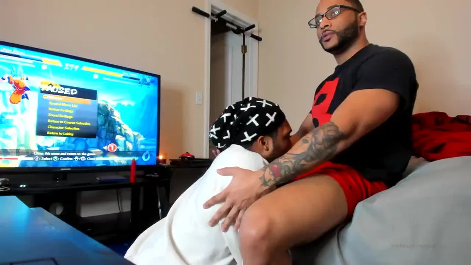 JaxxxMaxin Sizzling Hot Bisexual Dude Loves Fucking Girls And Guys, Horny Ebony (3).mp4