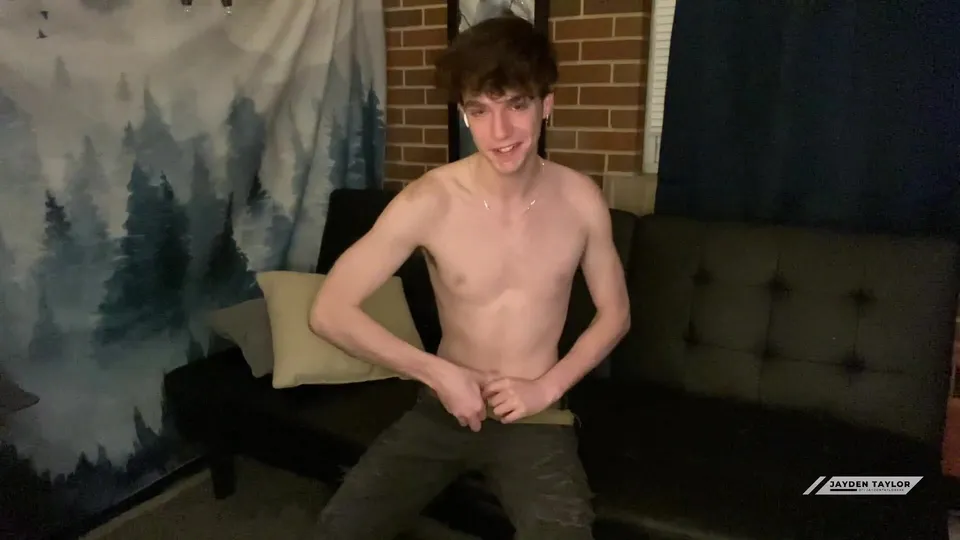 Jayden jerks off after gym