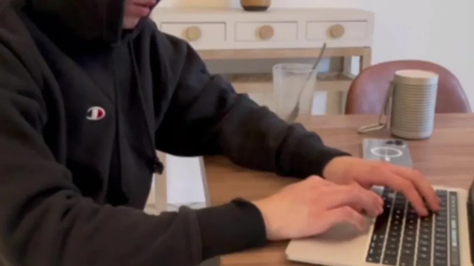 Jerk off and cum in front of a computer