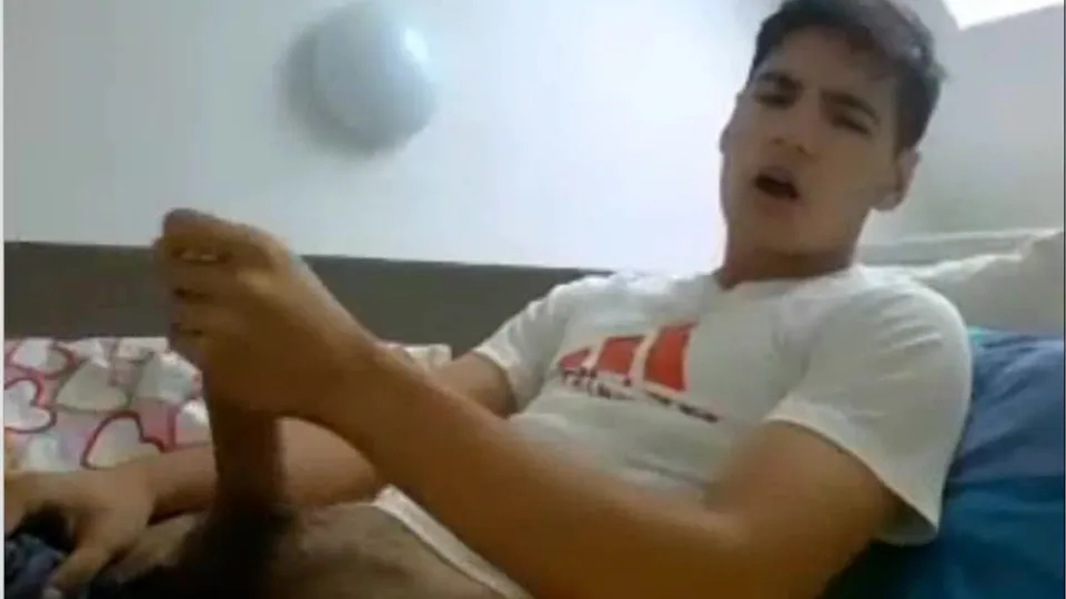 Jerk with brothers underwear - ThisVid.com