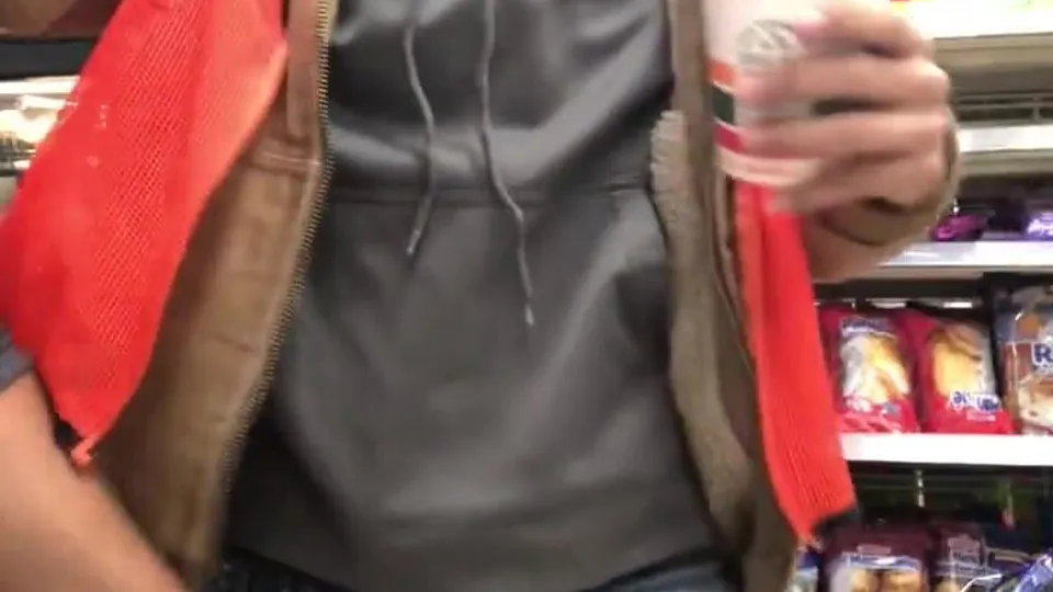 Jerked off in-store - ThisVid.com